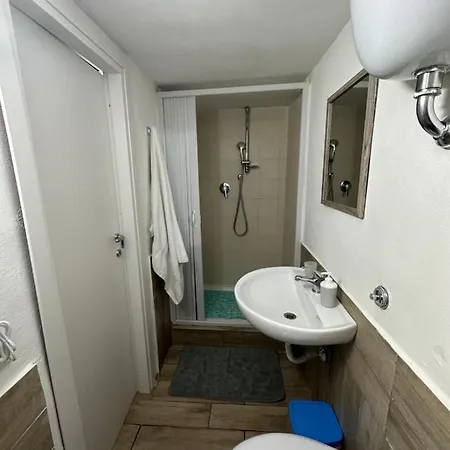 Aurora House Apartmán *