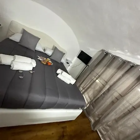 Aurora House Apartmán *
