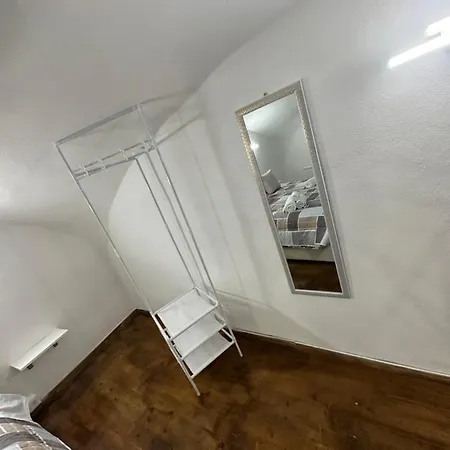 Aurora House דירה